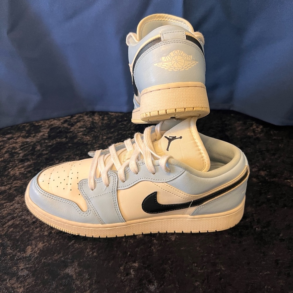 Nike Air Jordan low sneakers White/Light Blue